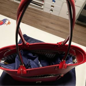 Dooney and Bourke - Beacon zip tote